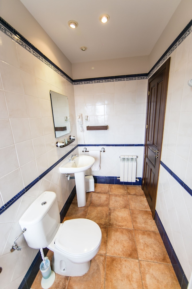 Hotel Restaurante Quintanares - Property Image 2