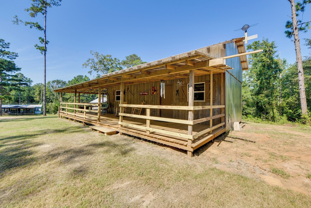 Lake Eufaula Access: Cozy Wood Cabin w/ Yard!