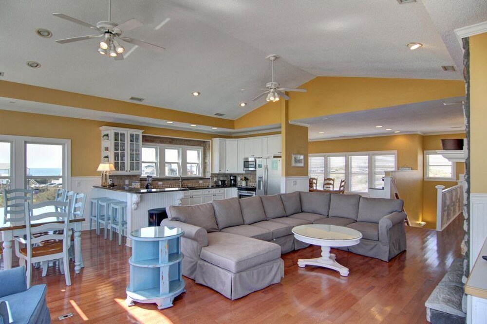 Dune Escape 5 Bedroom Home by RedAwning