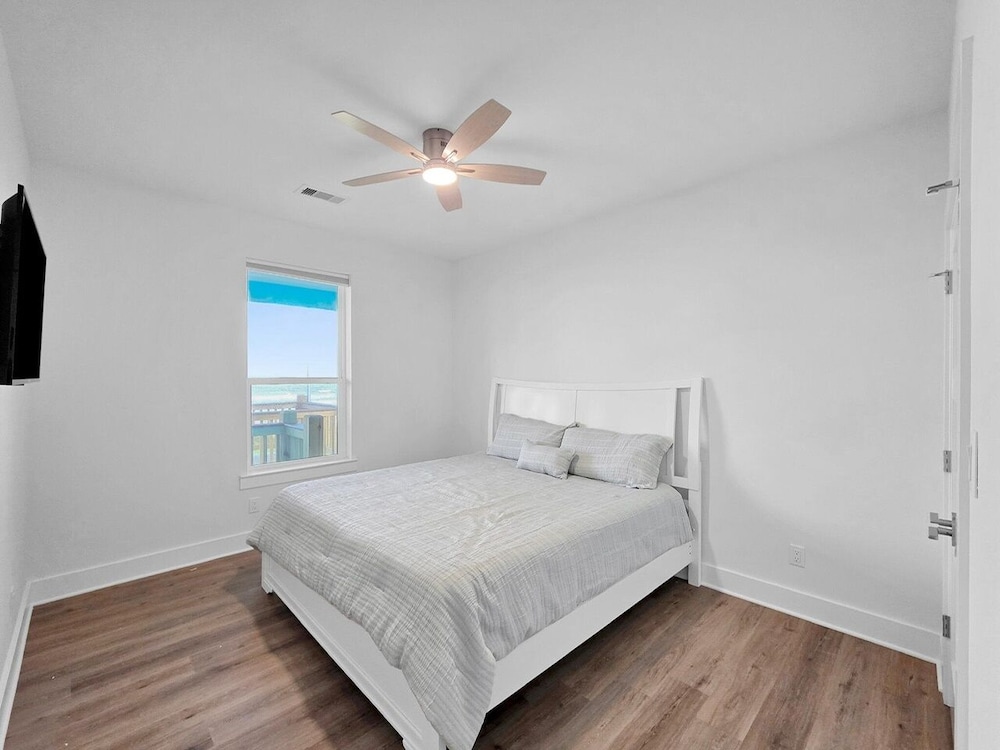 Salty Sunrise 4 Bedroom Home