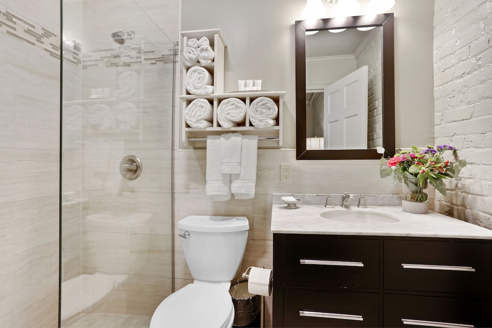 New Orleans Vacations - La Galerie French Quarter Hotel - Property Image 3