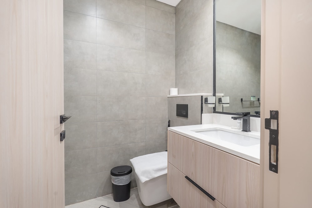 Outstanding Studio in Empire Residence JVC