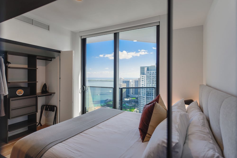 Spacious King Studio at Downtown Miami