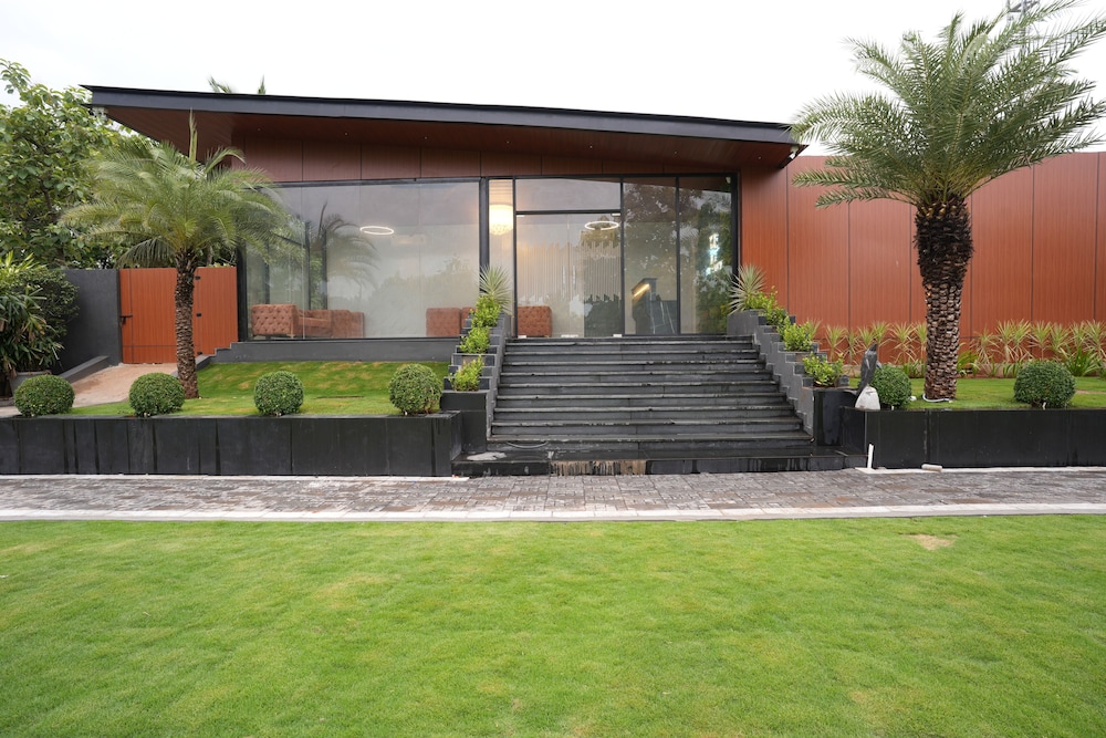 HF Pool Resorto