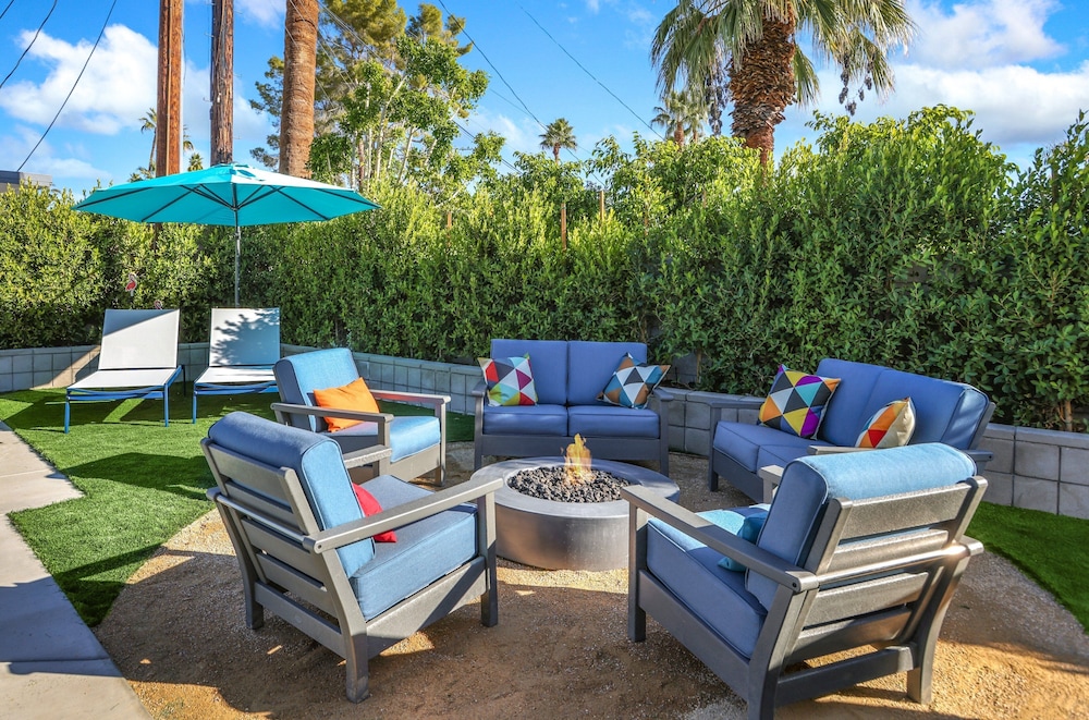 Luring Palms Oasis