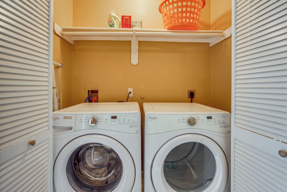 11 Mi to Dtwn Houston: Pet-friendly Home w/ Yard!