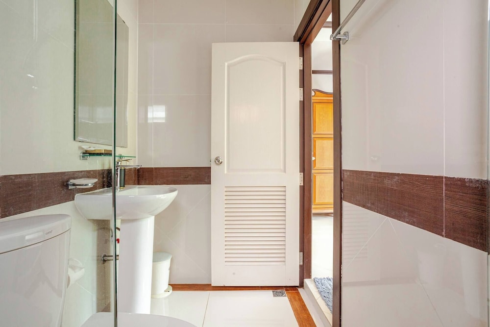 Luxury Iconic Royal Boat Pool Villa North Pattaya