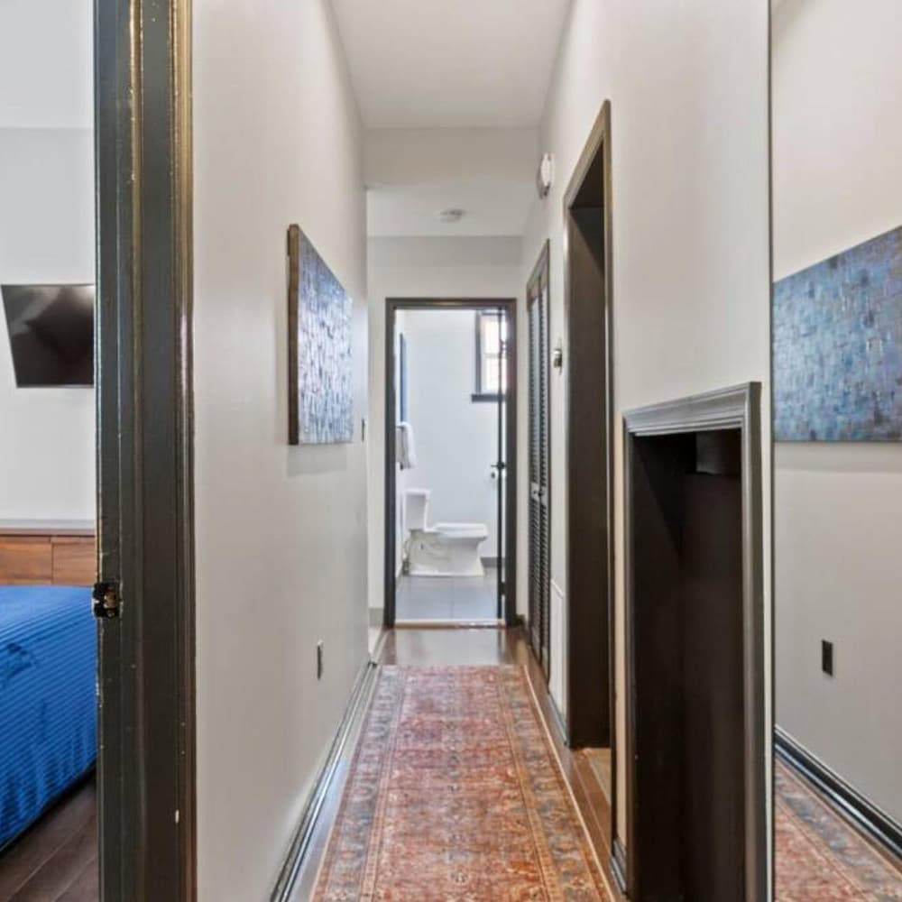 Charming DC Rowhouse Condo - Ideal Long-term Stay