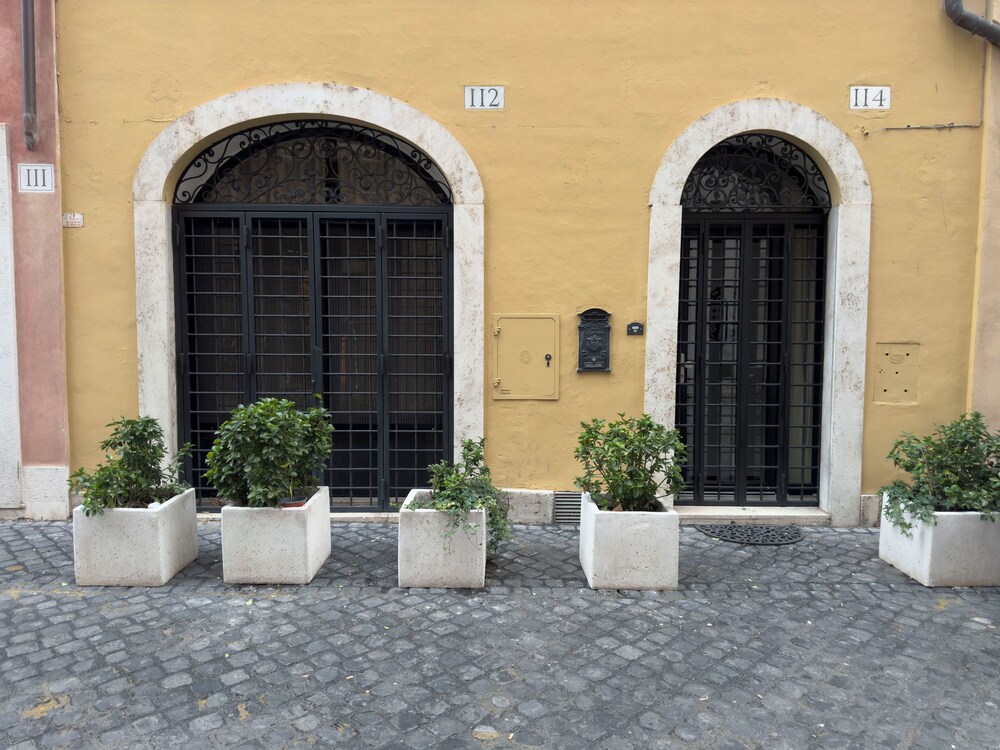 Via Giulia Apartments