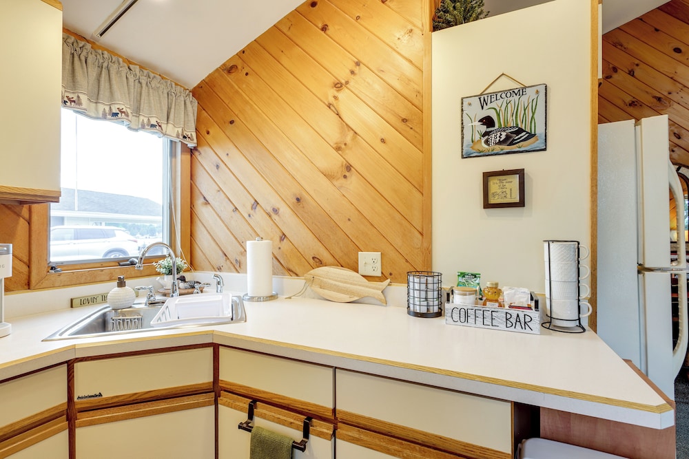Waterfront Cottage on Lake George w/ 2 Docks!