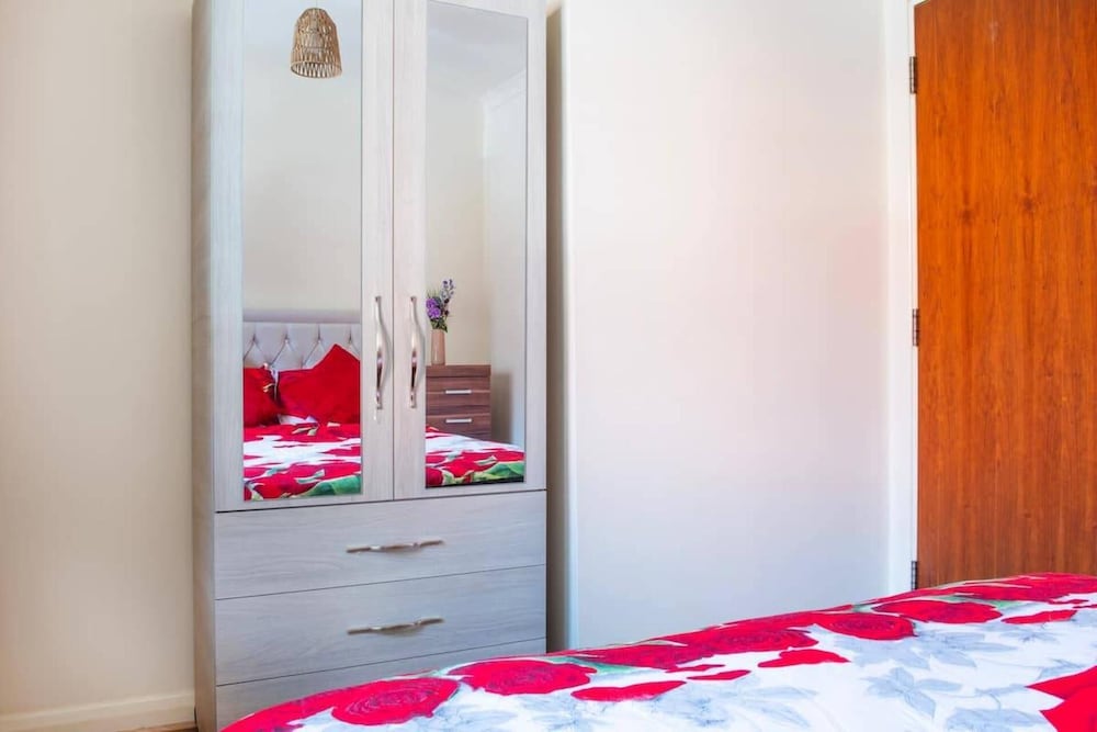 Leicester1br-wifi-modernapt-kitchen-sleeps2