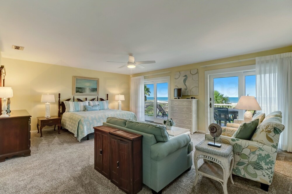 Fernandina Beach Vacations - Dog Friendly Oceanfront Beach House by RedAwning - Property Image 39
