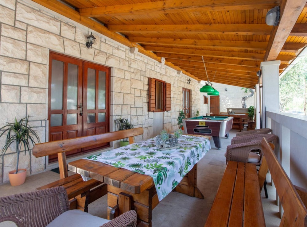 Peaceful Island Haven With Pool, BBQ & Games Area