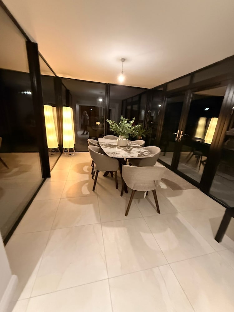 Modern Entire Home Retreat in Newry