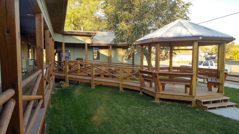 Sagebrush Inn and Suites