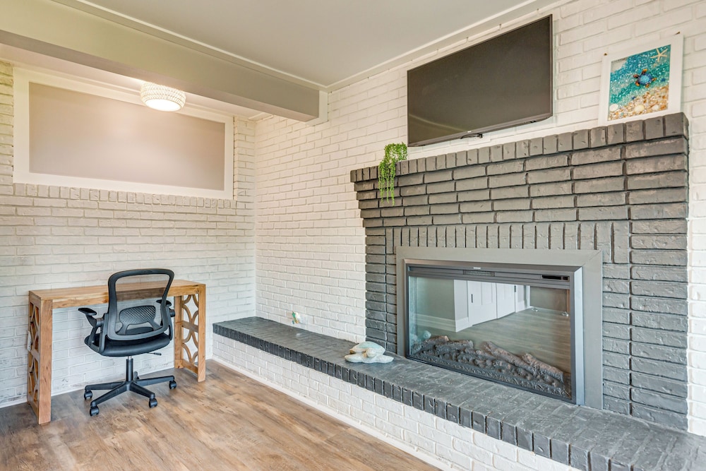 Bayfront Milton Retreat With Dock & Game Room
