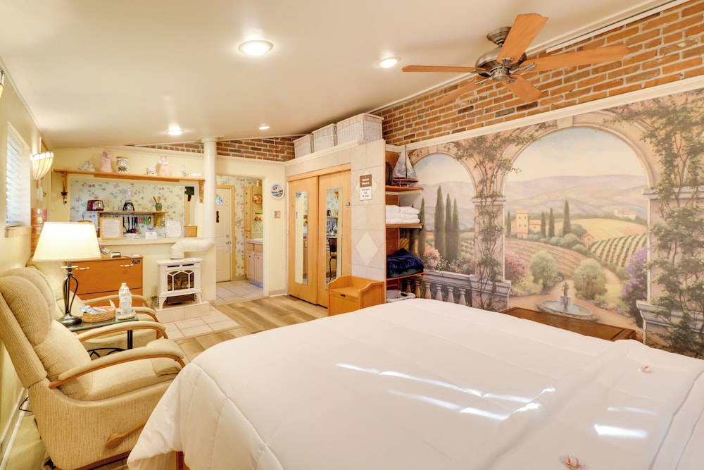 Close to Midtown! Cozy Reno 'river Cottage'