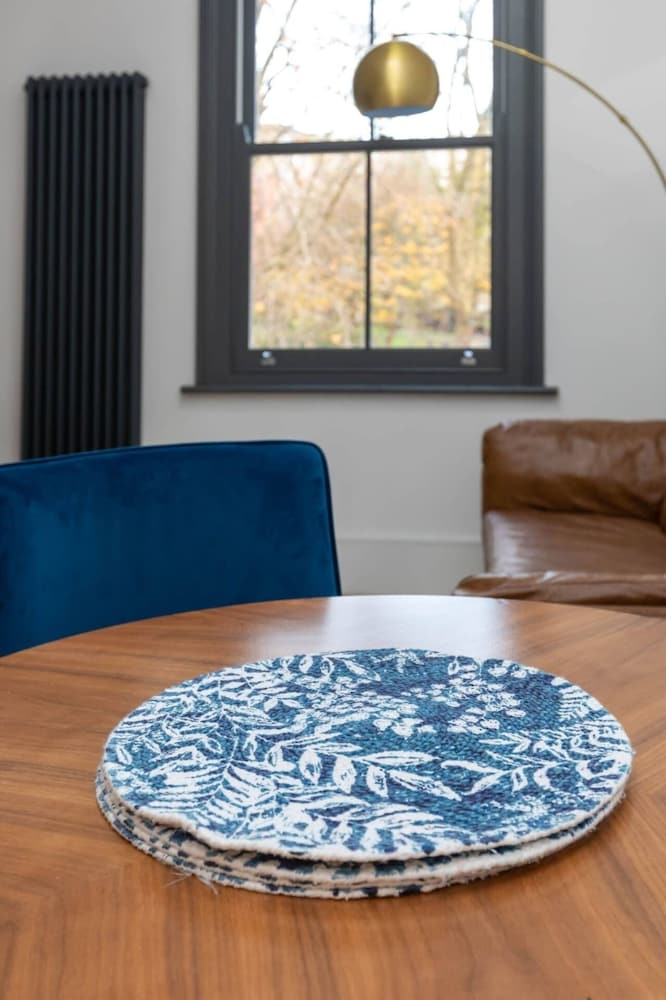 Contemporary 2 Bedroom Apartment on Columbia Road