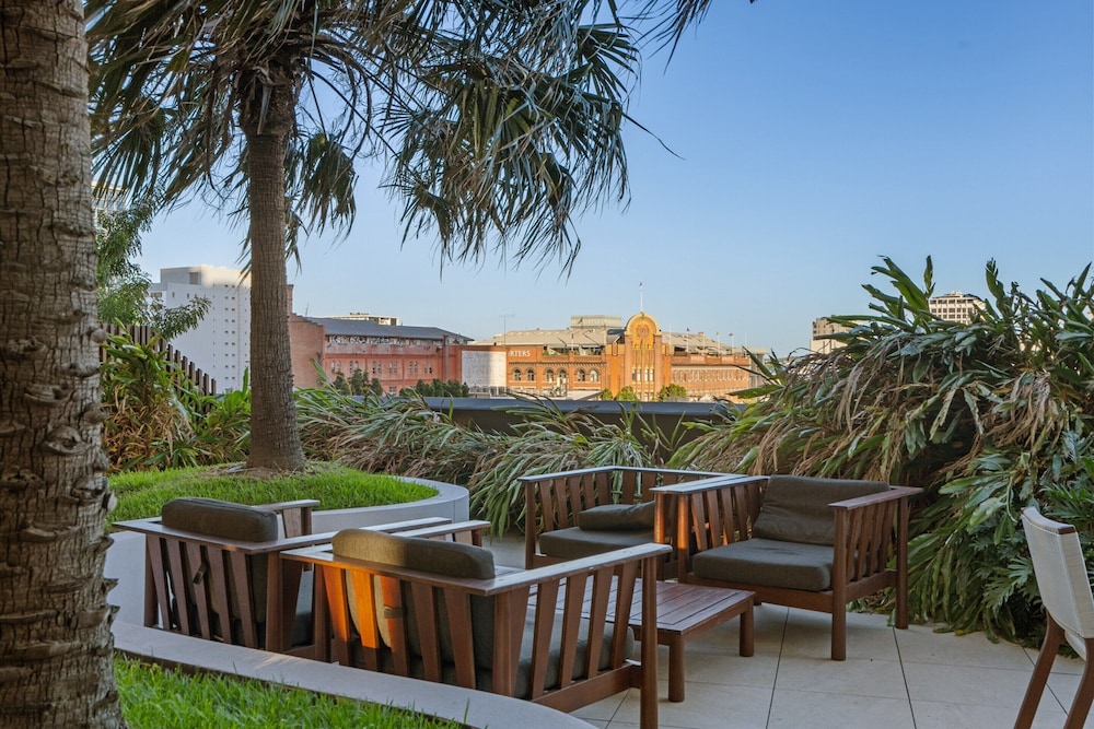 City Escape With Balcony & Resort-style Amenities
