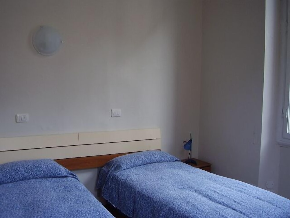 XXVII Aprile Bed & Car