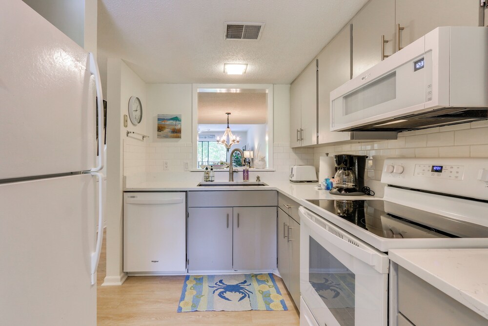 Steps to Beach & Pool: Hilton Head Island Condo!