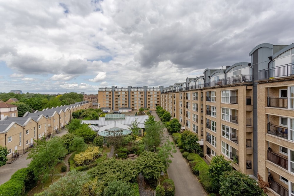 Bright, Modern One-bed With Stunning View of Thames