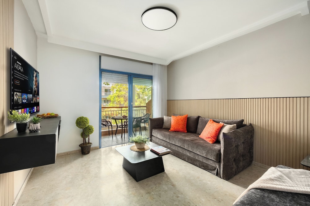 Royal Park Apt Resort by Sea N Rent