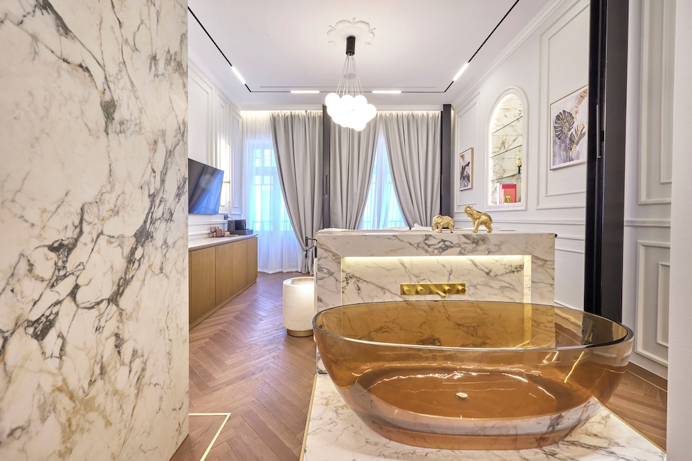 Ermou 99 Intelligent Private Suites