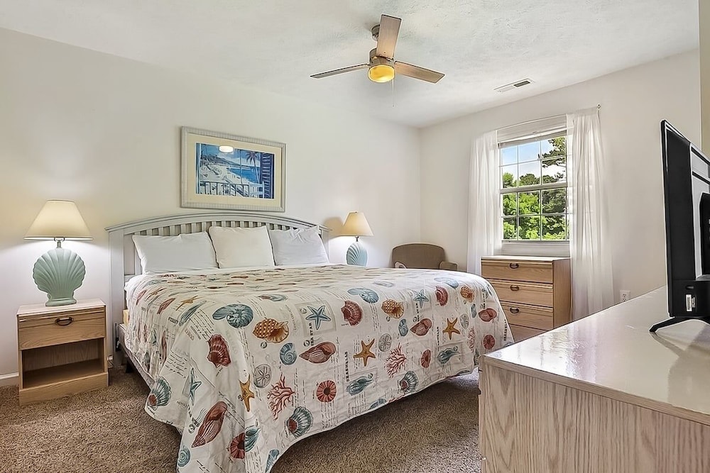 River Oaks 33f 2 Bedroom Condo