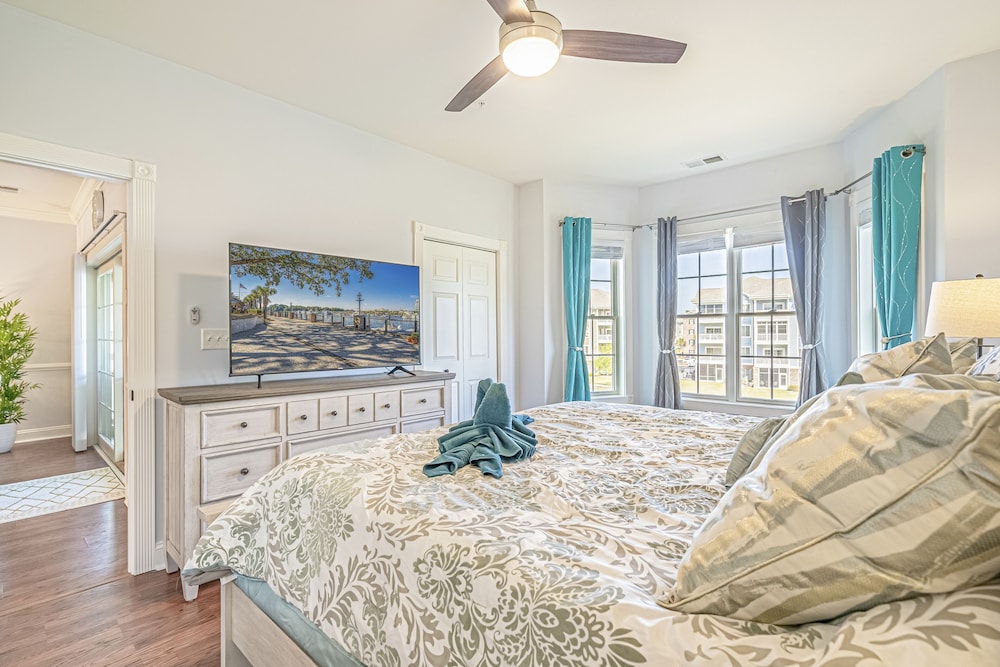 Magnolia Pointe Luster Leaf 4869-302 3 Bedroom Condo