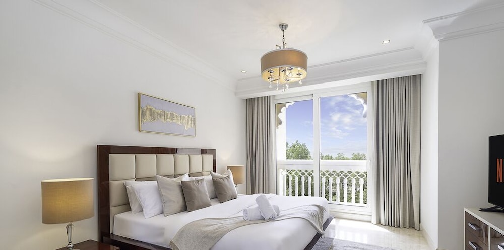 LUX The Grandeur Palm Garden View Suite