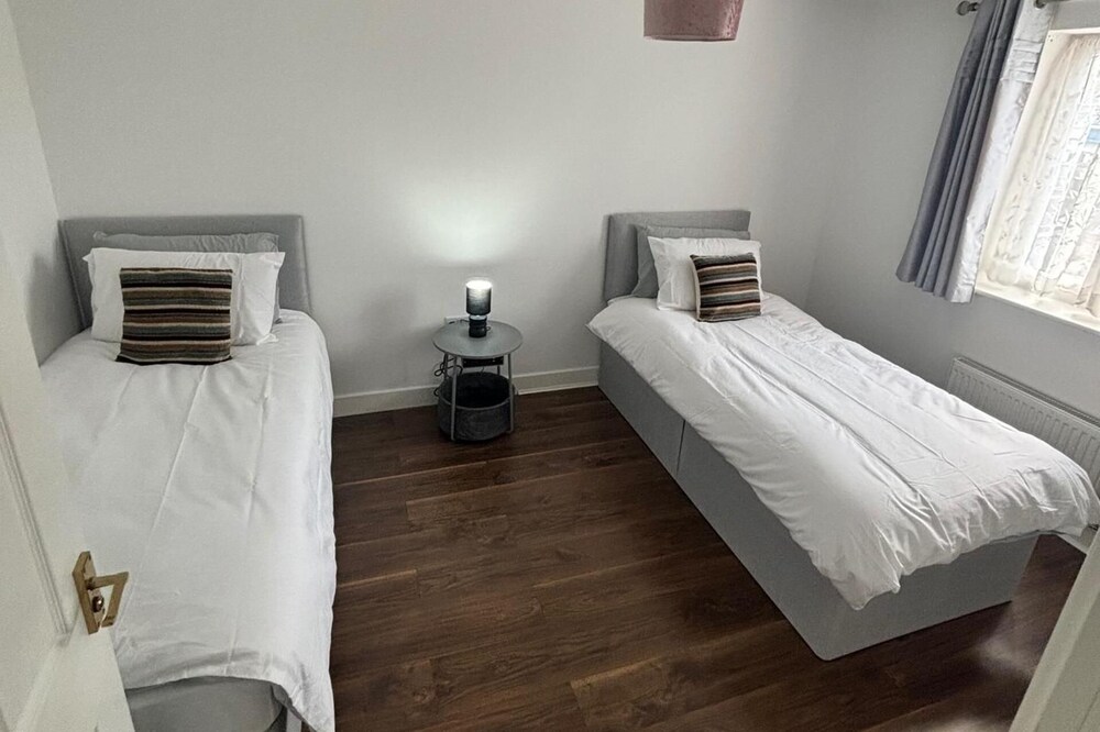 Trowbridge House, Long Stay Disc, Parking, Wifi