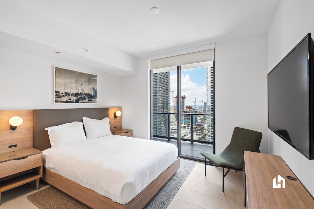 Stylish Apartments with Partial Ocean Views in Downtown