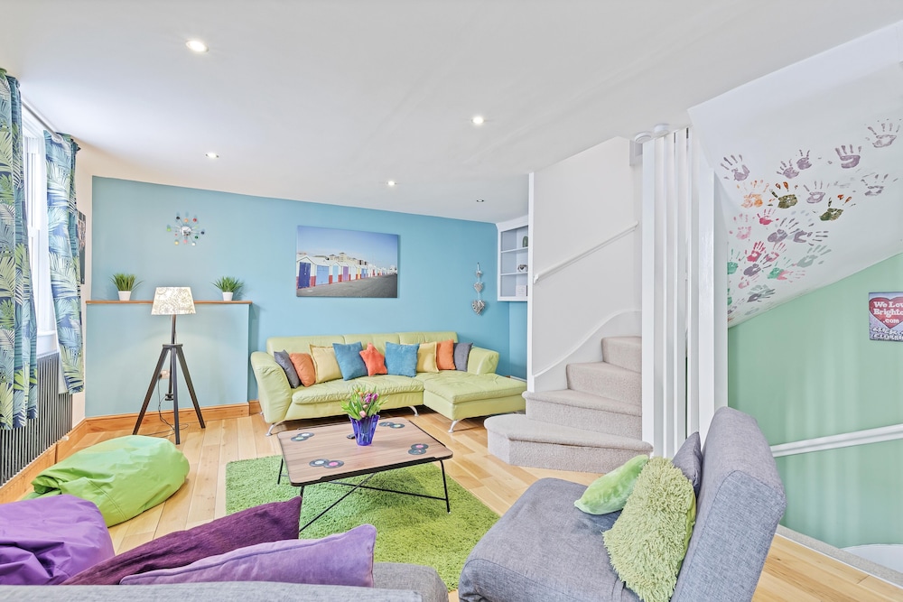 Pebble Mews House | By My Getaways | Parking for one small car