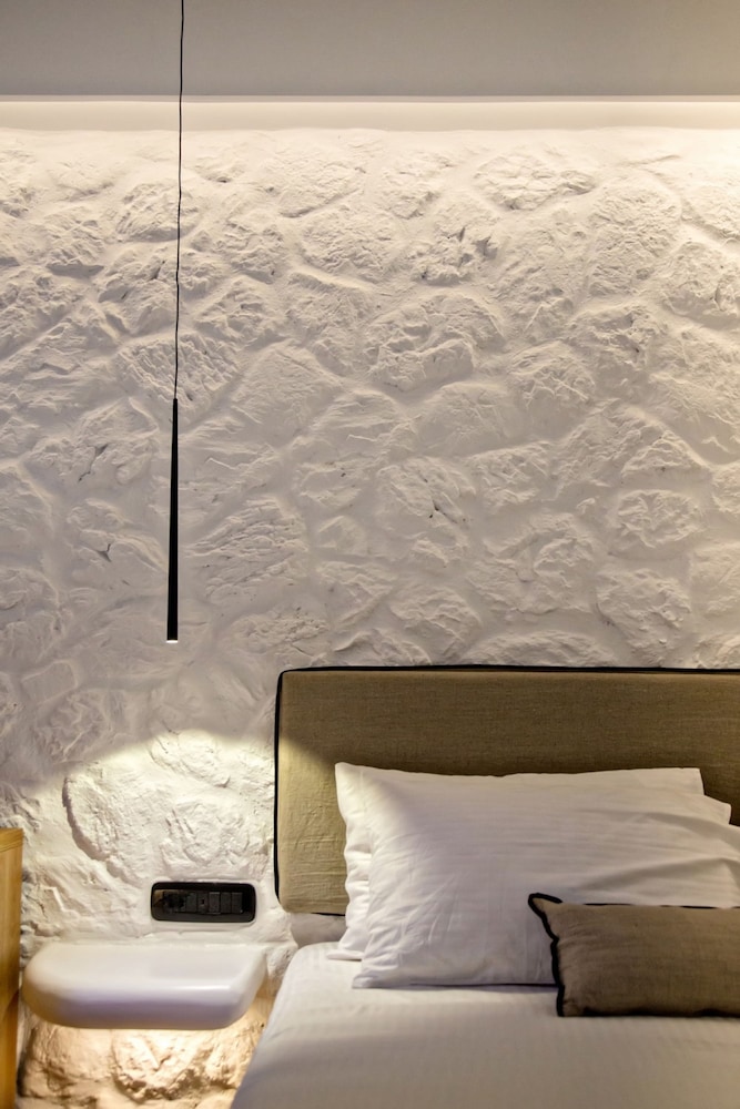 Levantes Luxury Suites I view 3