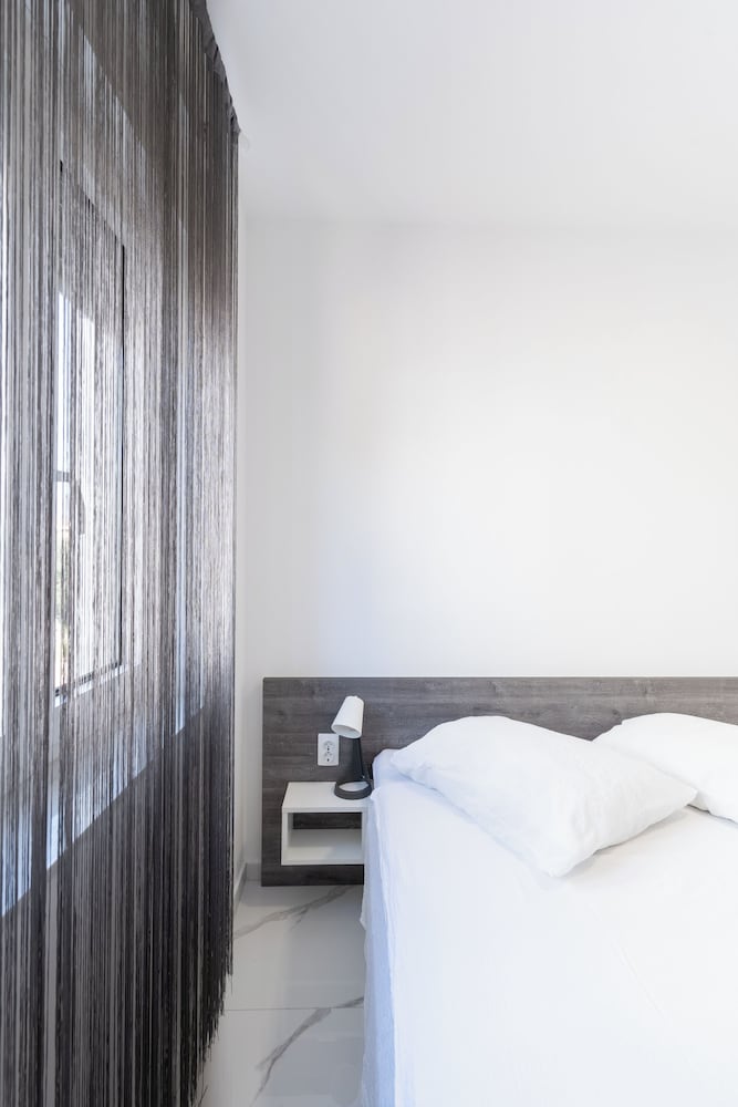Meridian Pool Residences
