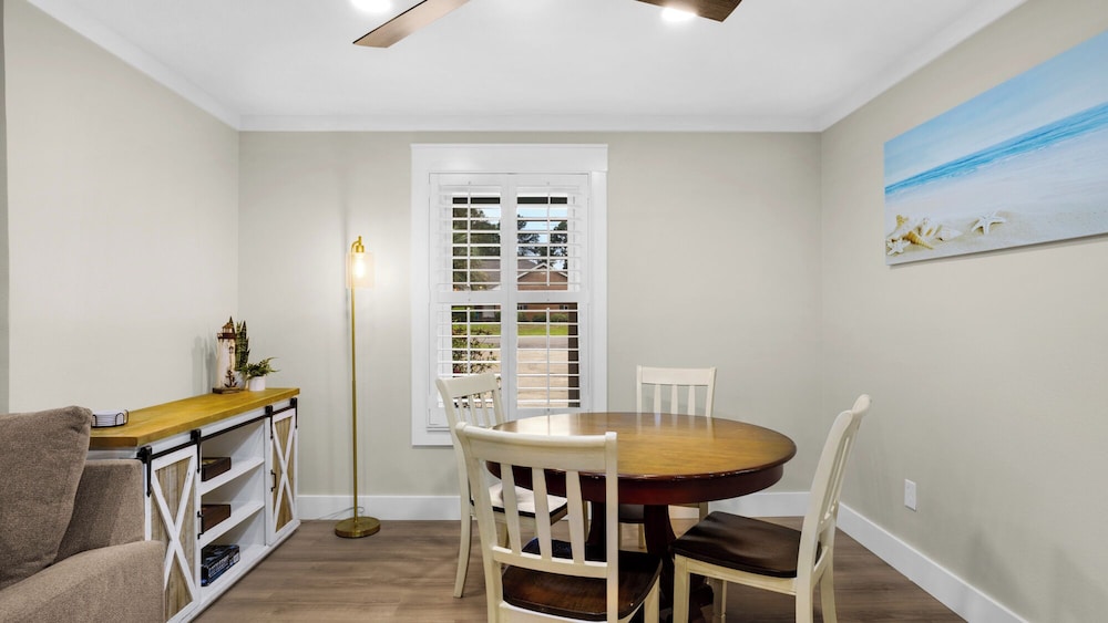 Spacious Retreat w/ Private Pool, Spa, Fireplace + Attraction Tickets!