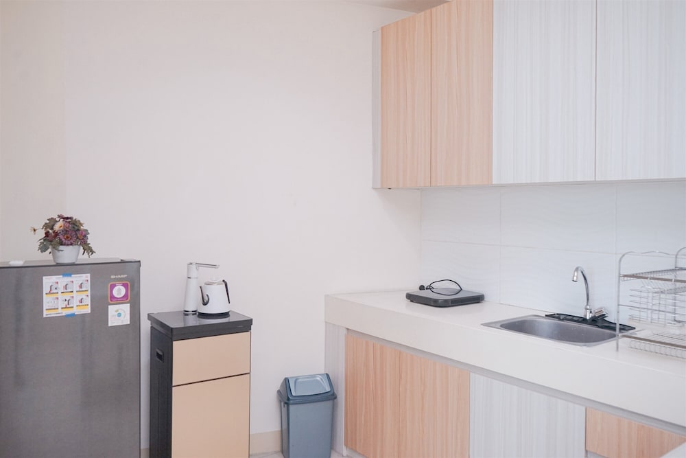 Modern Look And Homey 2Br Apartment Tree Park City Bsd