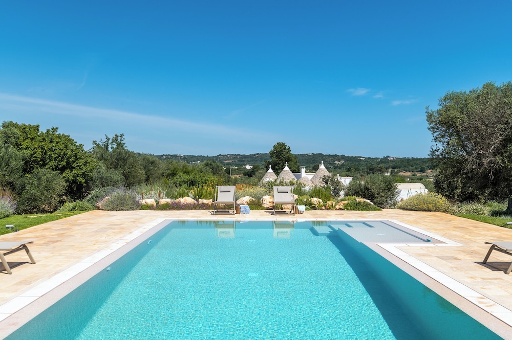 Trullo Pietra Rossa with Pool by Wonderful Italy