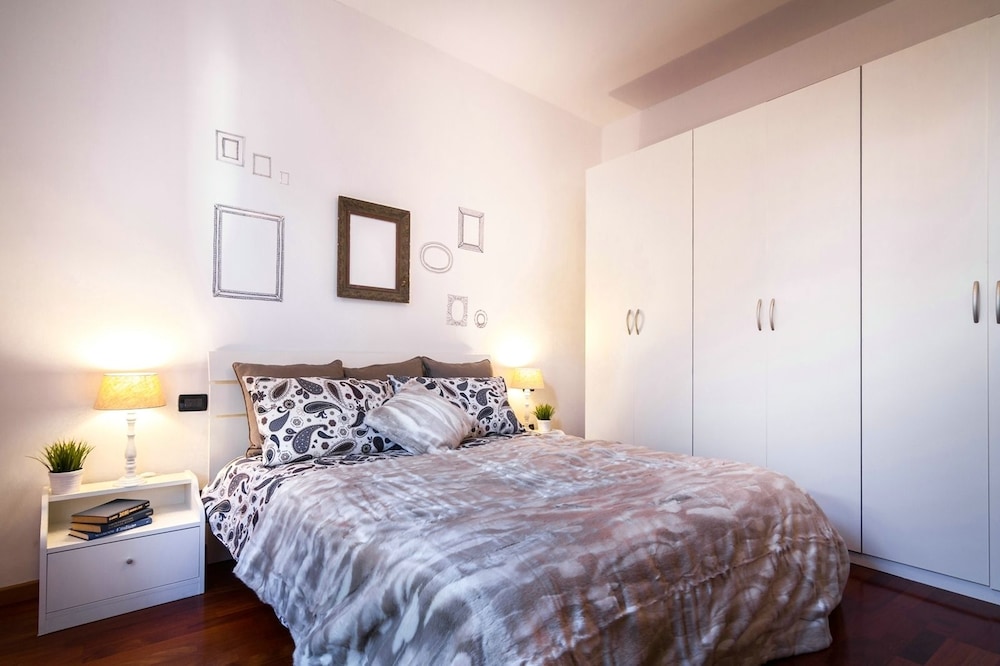 La Contrada del Pittore en Como — hotel room