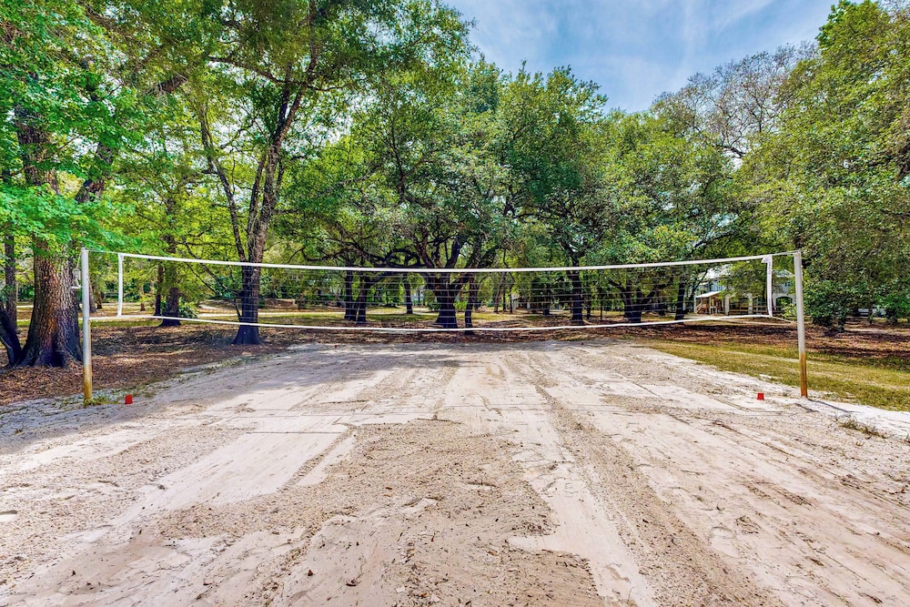 Charming Suwanee House and Bungalow!