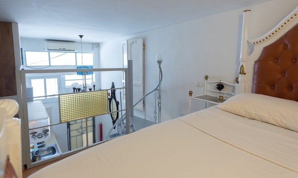 Charming Design Studio at Heart of Jaffa view 2