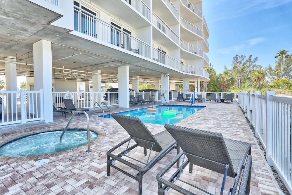 Oceana 203 West