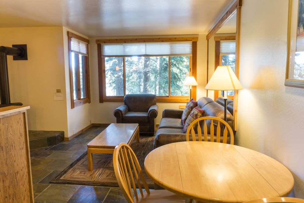 Lake Tahoe Vacations - 4025 Ski Trails - Property Image 4