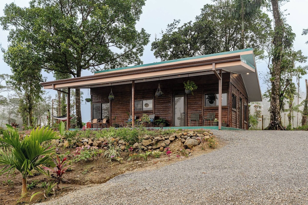 Pura Vidaville - Hiker's Hideaway