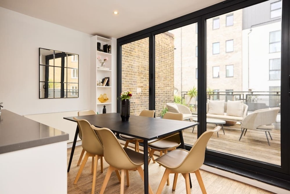 The Kensal Green Wonder - Bright 2bdr Flat With Balcony