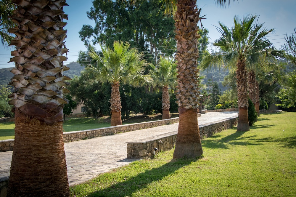 Leone Luxury Villas