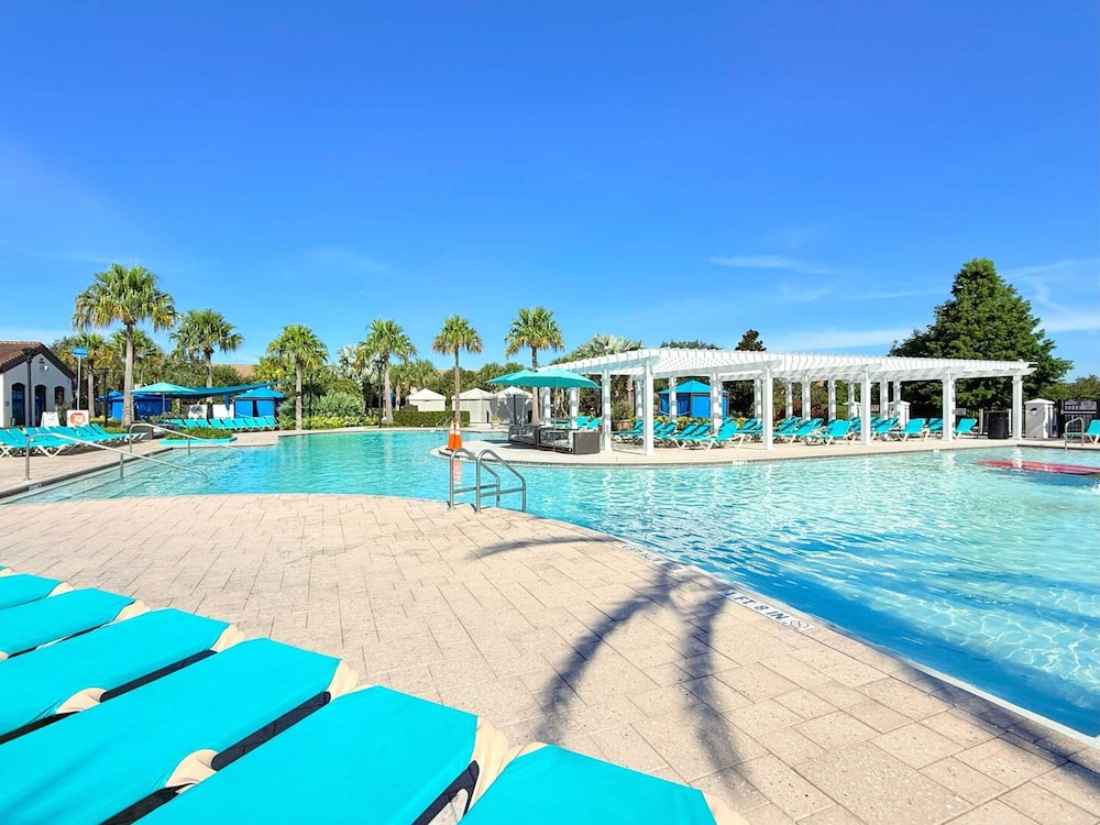 Family Villa in Windsor Lazy River BBQ Pool