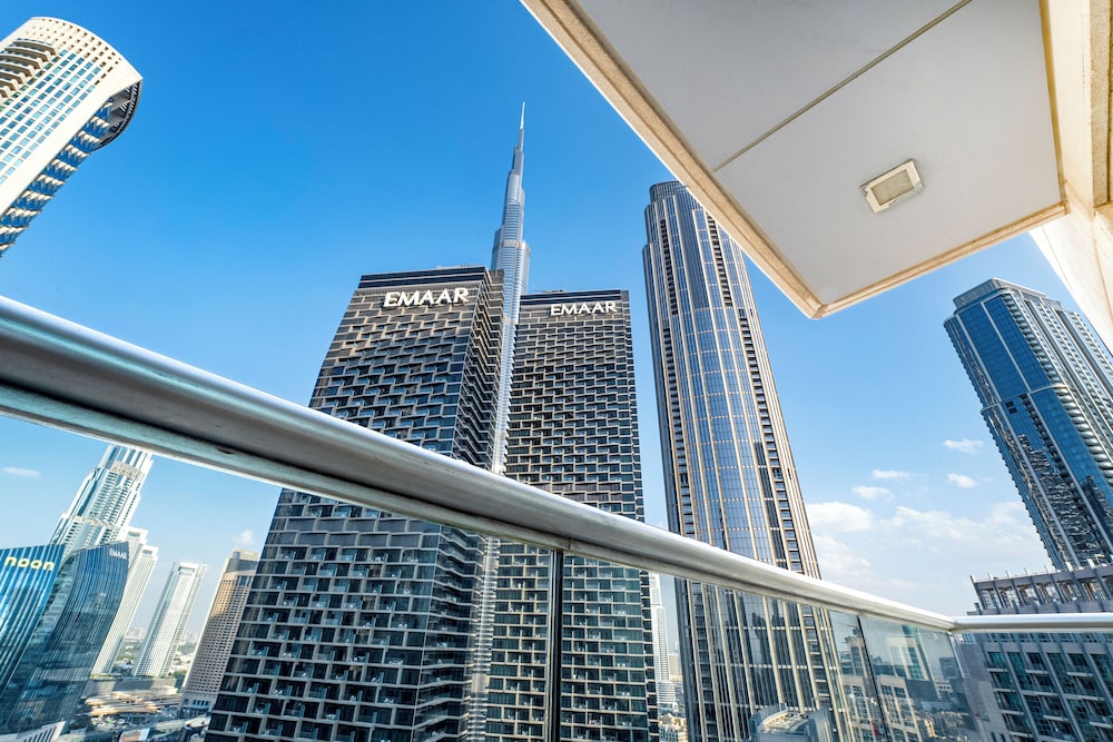 Stunning 2 BR in the heart of Downtown