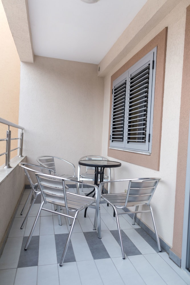 SMS Apartments